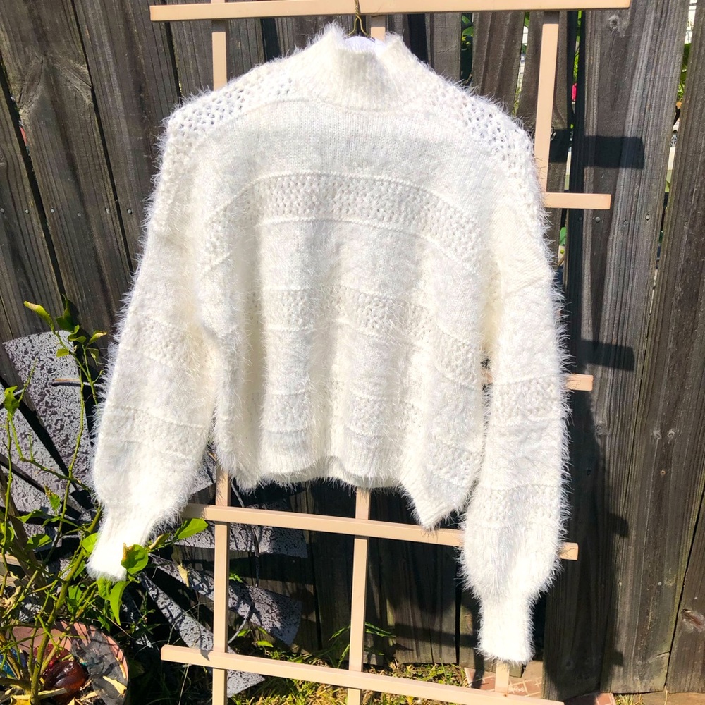 Forever 21 Fluffy white sweater Oversized M